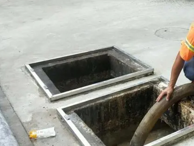 红塔化粪池清理